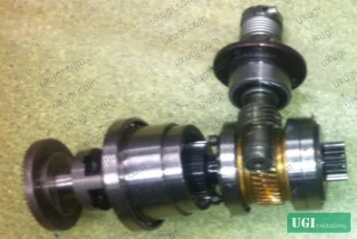 Figure 8: Conjugate cam transmission detail — showing the alternating advance/retreat cam profile engagement sequence and roller contact geometry at the follower