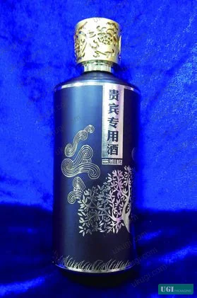 Figure 3: UV hot stamping output showing fine line and large area foil transfer quality on glass decoration substrates